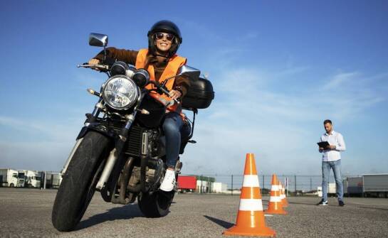 Jakie są najważniejsze elementy nauki jazdy motocyklem?
