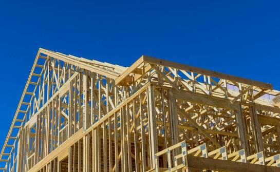 Rola prefabrykatów w procesie budowy domów szkieletowych