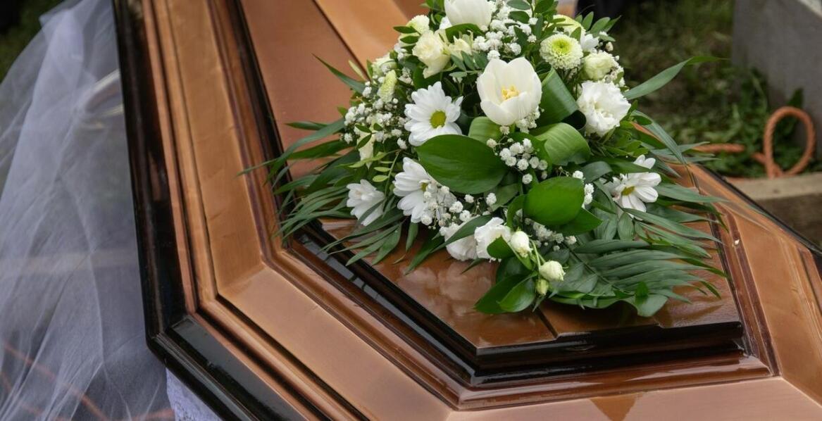 W jaki sposób zakład pogrzebowy zapewnia bezpieczeństwo podczas ceremonii?