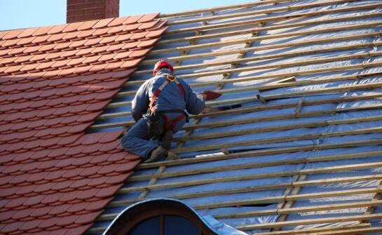 Dlaczego warto zlecić prace dekarskie specjalistom z Trzebnicy?