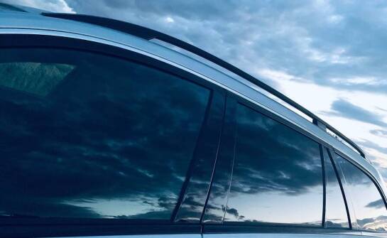 Rola auto szyb w ochronie wnętrza pojazdu przed hałasem ulicznym