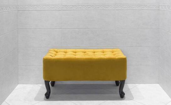 Jak dopasować kolor ławeczki tapicerowanej do reszty wystroju?