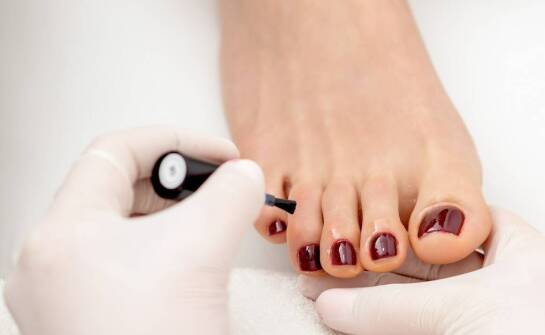 Pedicure w Rumii: jak profesjonalna pielęgnacja stóp wpływa na zdrowie skóry?