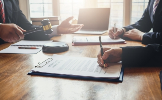 Jak kancelaria prawna pomaga w wykluczeniu nieprawdziwych informacji w zamówieniach publicznych?