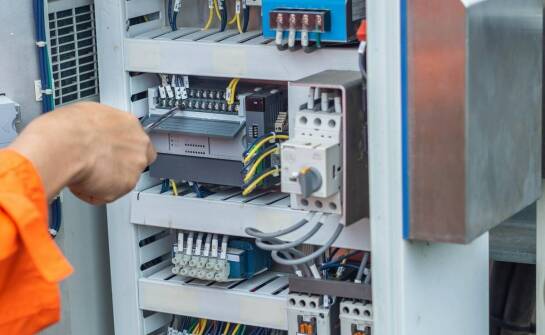 Wpływ cyklicznej konserwacji na minimalizację awarii maszyn pakujących