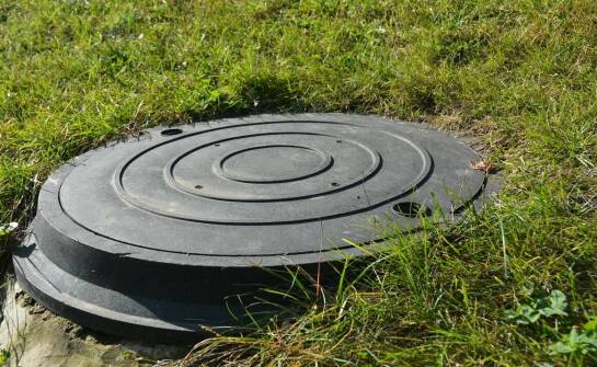 Jak jakość materiałów wpływa na trwałość uszczelnienia szamb betonowych?