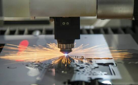 Jakie są kluczowe zastosowania cięcia laserowego w branży motoryzacyjnej?