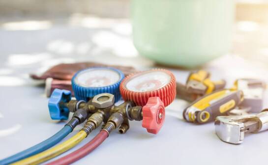 Napełnianie klimatyzacji a jej konserwacja - jak zapewnić długotrwałą wydajność?