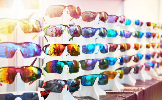 Jakie szkła okularowe oferują najlepszą ochronę dla Twojego wzroku?