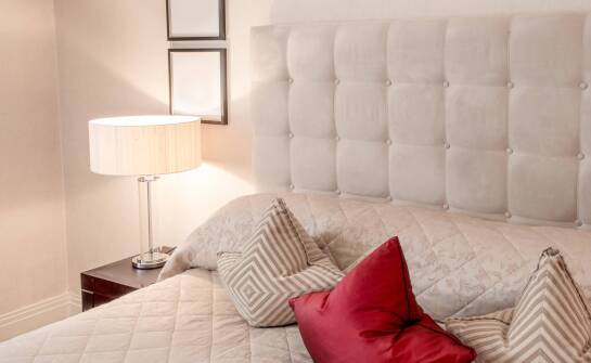 Łóżka tapicerowane a estetyka sypialni – inspiracje