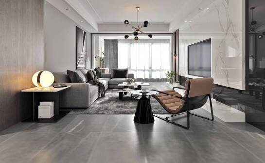 Pielęgnacja i konserwacja dużych płytek w salonie