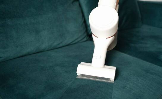 Jak dobrać odpowiednią usługę prania tapicerki meblowej do swoich potrzeb?