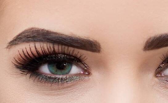 Jak wybrać odpowiedniego specjalistę do wykonania makijażu permanentnego brwi?