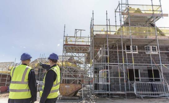 Jakie są wymagania nadzoru budowlanego przy instalacjach gazowych?