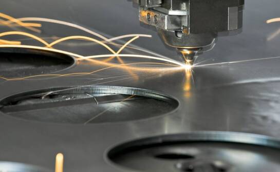 Rola cięcia laserem w realizacji złożonych projektów konstrukcyjnych