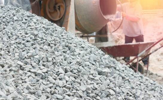 Co daje zastosowanie worków na kamienie osłonowe do fundamentów?