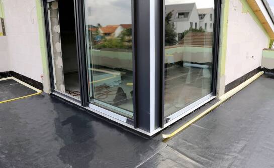 Jakie technologie stosuje się w hydroizolacji tarasów?