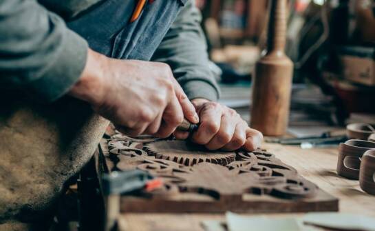 Jak producent mebli zapewnia trwałość i jakość swoich produktów?