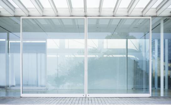 Najważniejsze kryteria wyboru drzwi szklanych dla domu