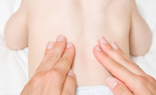 Masaż dla dzieci: Jakie korzyści niesie ze sobą?