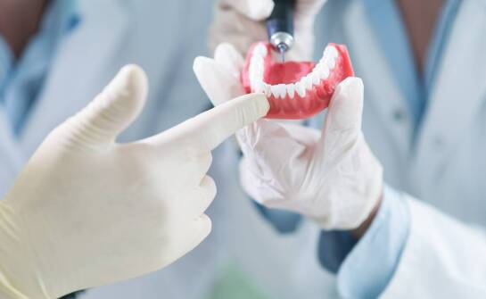 Jak przebiega proces konsultacji w sprawie protez zębowych?