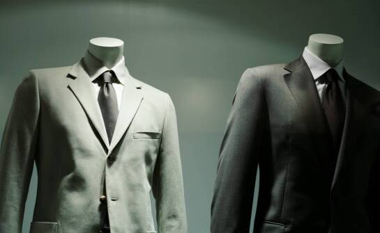 Wybór idealnego garnituru ślubnego na lato – co proponują warszawskie salony?