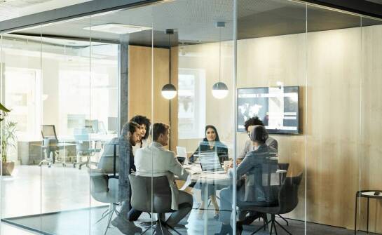 Jak prawo nieruchomości wpływa na zamówienia publiczne?