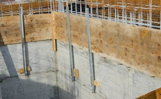 Jakie znaczenie mają ściany szczelinowe w zabezpieczaniu wykopów budowlanych?