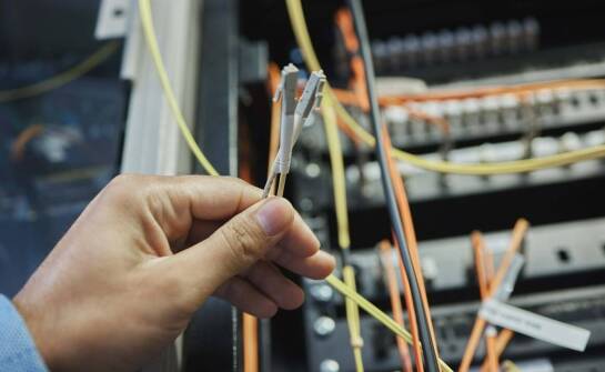 Montaż sieci komputerowych – kluczowe aspekty dla małych firm