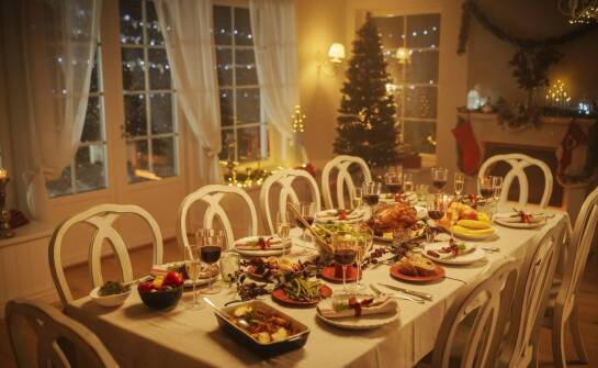 Obrusy świąteczne bożonarodzeniowe – jak łączyć różne tekstury i materiały?