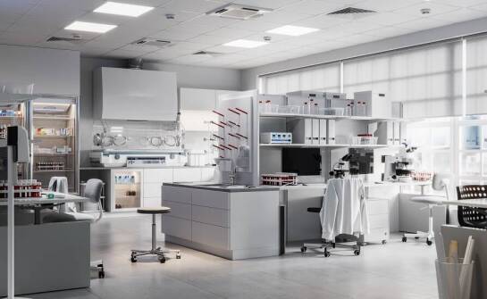 Rola blach ze stali nierdzewnej w produkcji mebli laboratoryjnych