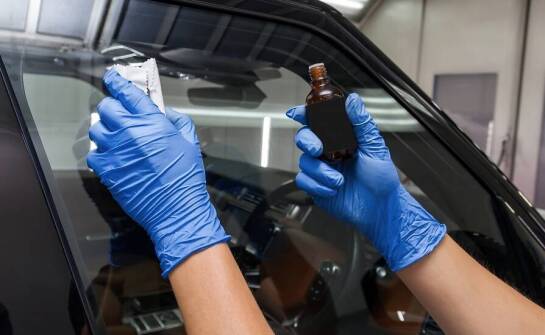 Jakie właściwości oferują hydrofobowe szyby pilkington?