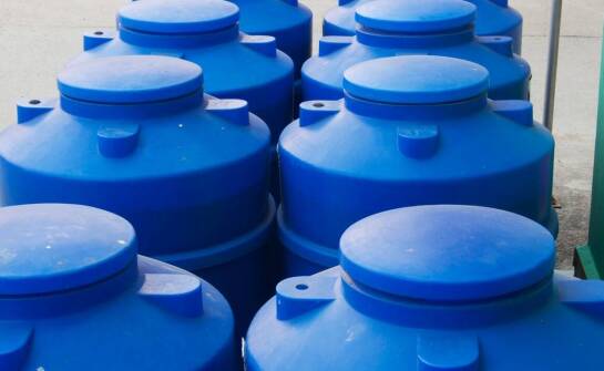 Wybór odpowiedniego zbiornika na wodę pitną: kluczowe czynniki decyzyjne