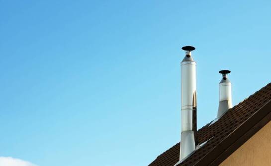 Jakie są kluczowe elementy bezpiecznego montażu wkładów kominowych?