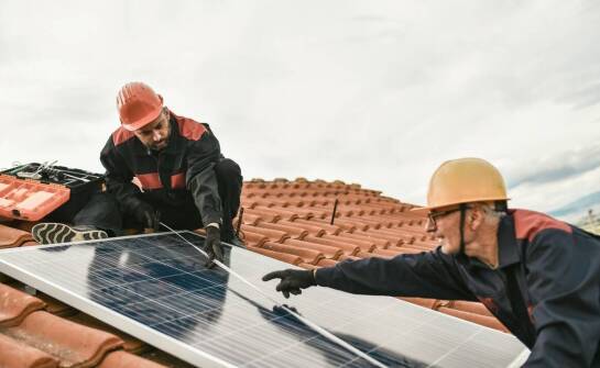 Współpraca z profesjonalistami przy montażu instalacji fotowoltaicznych w Katowicach