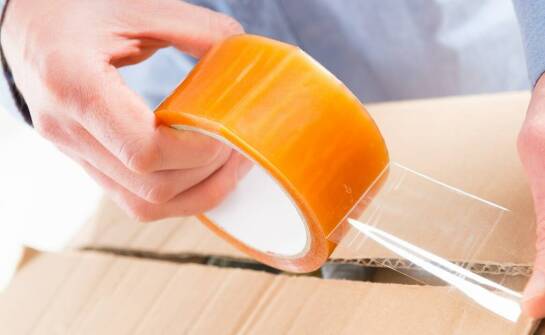 Jak taśma szara pakowa wspiera działania marketingowe dzięki możliwości nadruku?