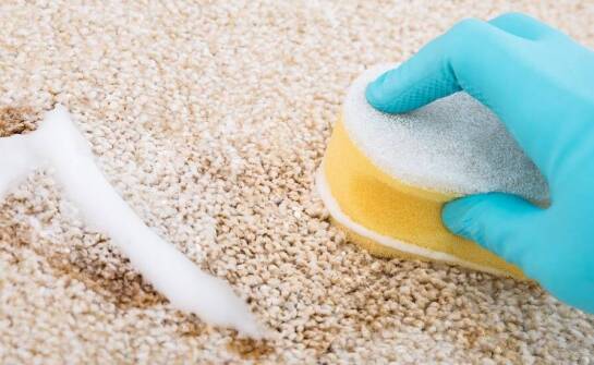 Rola chemii profesjonalnej w usuwaniu tłustych plam z wykładzin