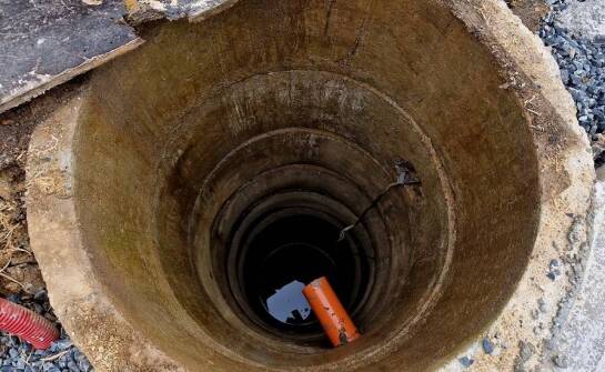 Zabezpieczenie terenów przed wilgocią: rola studni chłonnych