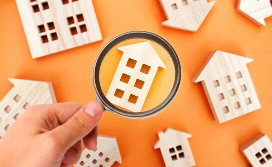 Jakie aspekty uwzględnia się przy wycenie lokali użytkowych dla spółdzielni?