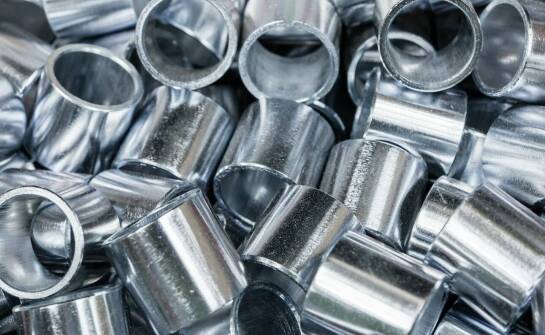 Porównanie różnych rozmiarów kółek metalowych kaletniczych w ofercie hurtowni