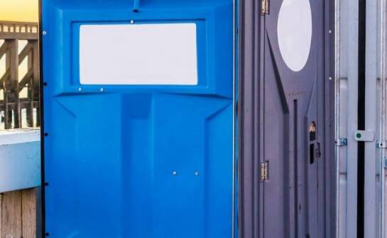 Komfortowe warunki sanitarno-higieniczne dzięki wynajmowi toalet przenośnych