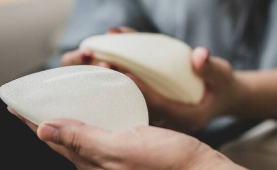 Podniesienie piersi: co warto wiedzieć przed zabiegiem?