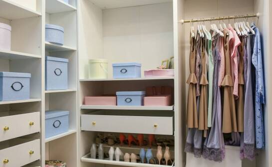 Jak dodać charakteru swojej garderobie dzięki glanom w kwiaty?