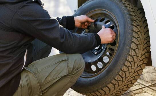 Szybka reakcja mobilnego serwisu opon – klucz do minimalizacji strat