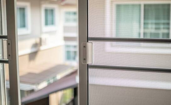 Jakie cechy wyróżniają najlepsze wózki do bram przesuwnych?