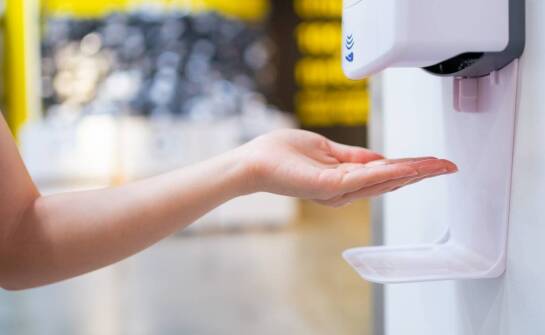 Jakie normy sanitarne powinny spełniać urządzenia do mycia rąk?