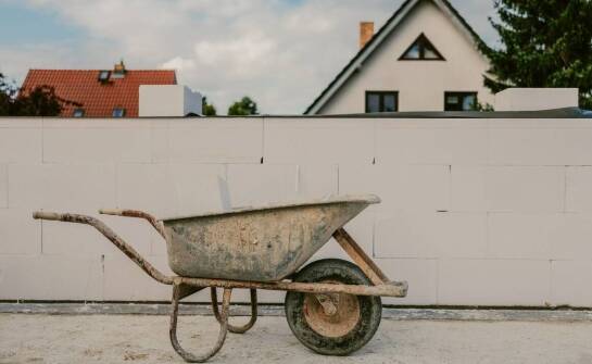 Znaczenie jakości materiałów budowlanych w projektach mieszkaniowych