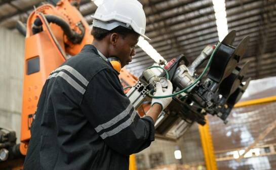 Jak konserwacja urządzeń transportu bliskiego przyczynia się do ich długowieczności?