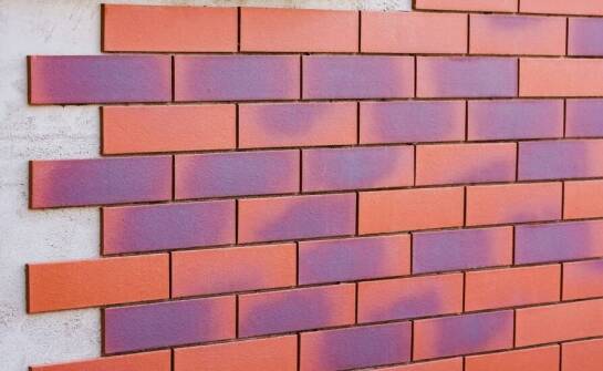 Elewacja z klinkieru w kontekście ekologicznych materiałów budowlanych