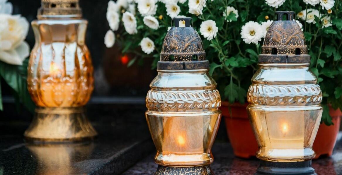 Co obejmuje kompleksowa organizacja pogrzebu? Porady